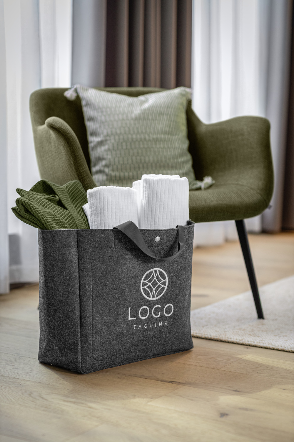 Geanta Wellness ERWIN M. LUSINI Aven, 42x38x19 cm, Gri Inchis, Felt din rPET 100% Reciclat, Certificata GRS si OEKO-TEX, Compartiment Mare cu Buzunar