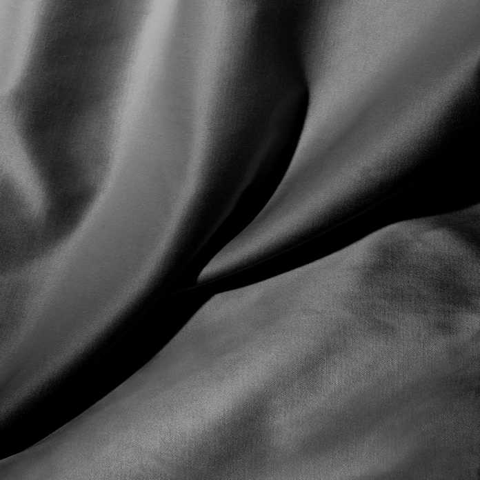 ERWIN M. LUSINI Solutions GmbH Tablecloth Parla Tischdecke Parla Tablecloth Parla; 130x170 cm (WxL); anthracite; rectangular Tischdecke Parla; 130x170 cm (BxL); anthrazit; rechteckig 50% cotton, 50% polyester. Weight approx. 230 g/m². Elegant table linen made of cotton-polyester blended fabric. Fine sheen due to silk look. Particularly easy to clean, easy to iron and durable. Personalization possible. 50 % Baumwolle, 50 % Polyester. Gewicht ca. 230 g/m². Elegante Tischwäsche aus Baumwoll-Polyester-Mischgewebe. Feiner Glanz durch Seidenoptik. Besonders pflegeleicht, bügelleicht und strapazierfähig. Personalisierung möglich.
