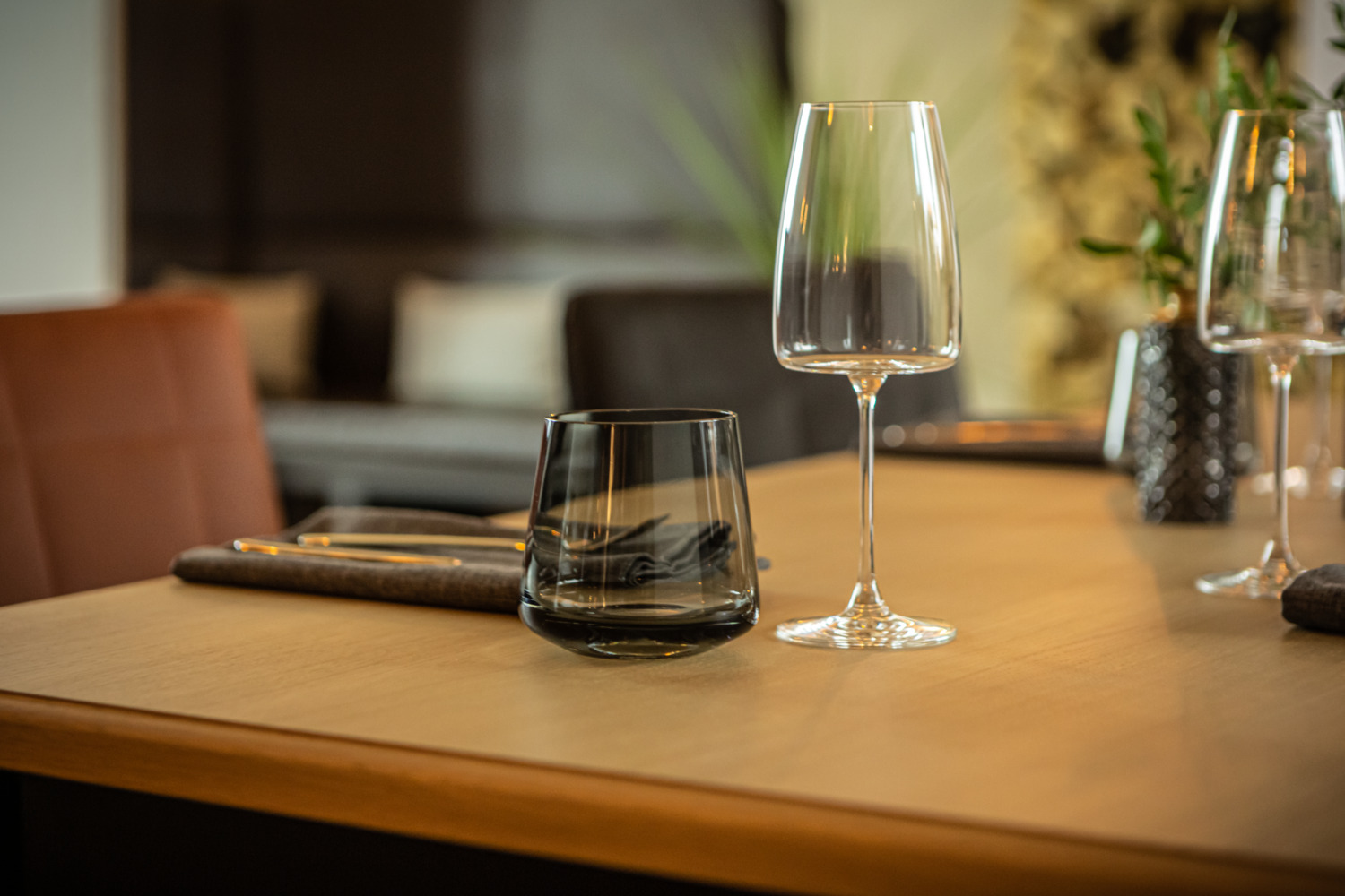 Set de 6 pahare pentru vin alb VEGA Lotta, 420ml din cristal, inaltime 22cm, design purist modern cu tija filigranata, rezistente la masina de spalat vase