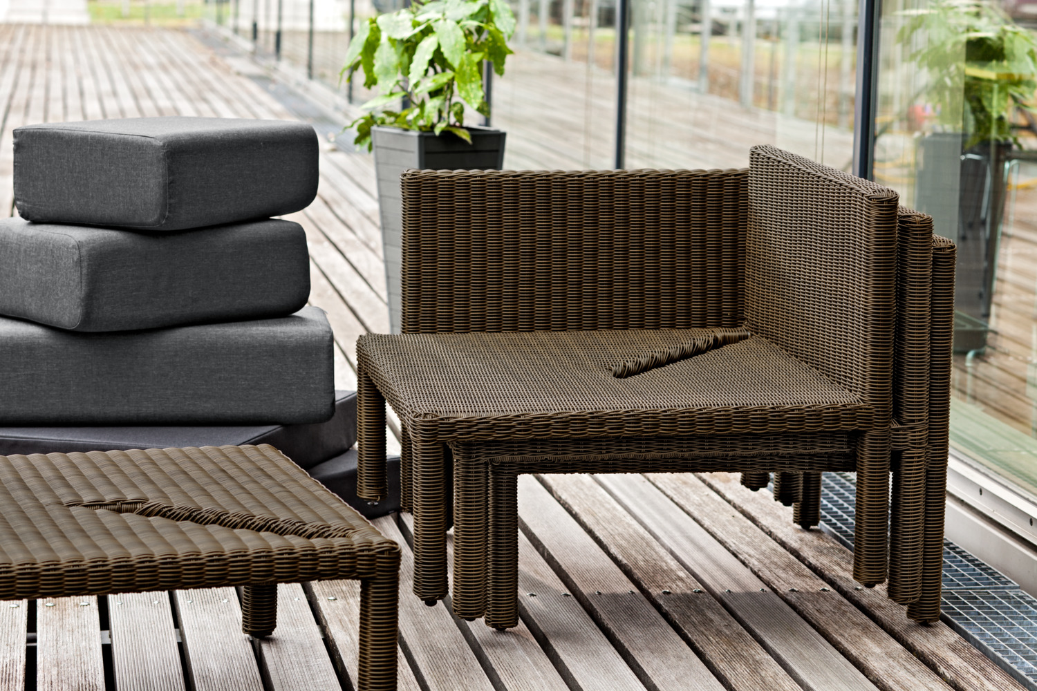 VEGA Lika Middle Element, Rounded Wickerwork, Grey/Brown, Weatherproof and UV Resistant, 76.5 x 76.5 x 64 cm, Without Armrests, Mounted