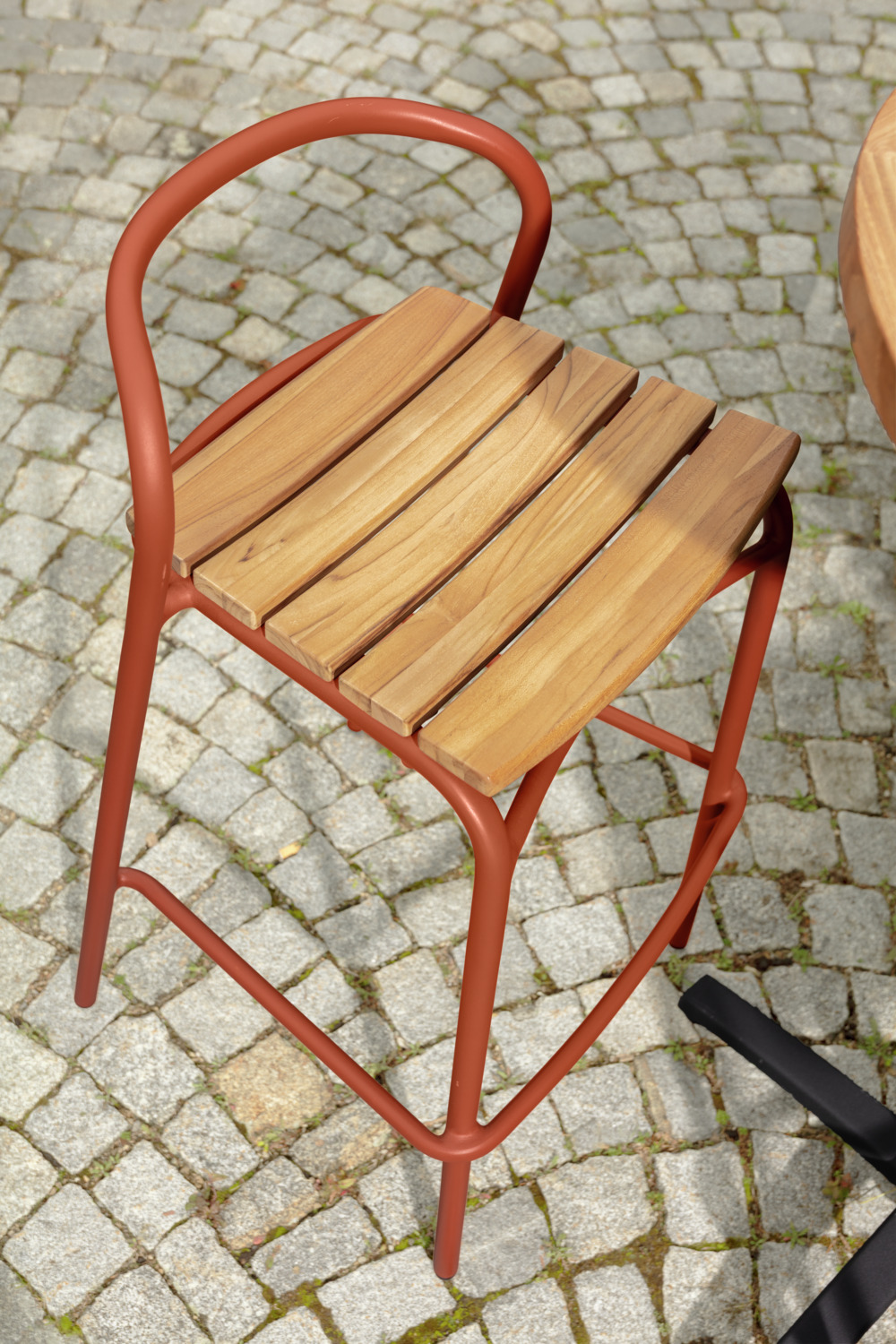 Set de 2 scaune de bar exterioare VEGA Zolia, cadru aluminiu Russet, scaune din lemn de teak masiv, 50x50x95 cm, rezistente la intemperii FSC