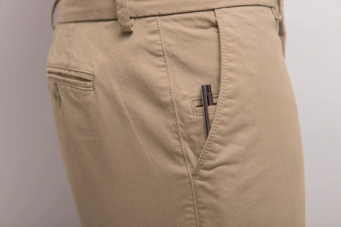 Pantaloni Chino Jobeline pentru Barbati, Croiala Stramta cu Picior Drept, 97% Bumbac 3% Spandex, cu Buzunar pentru Stilou si Elastic la Talie, Bej