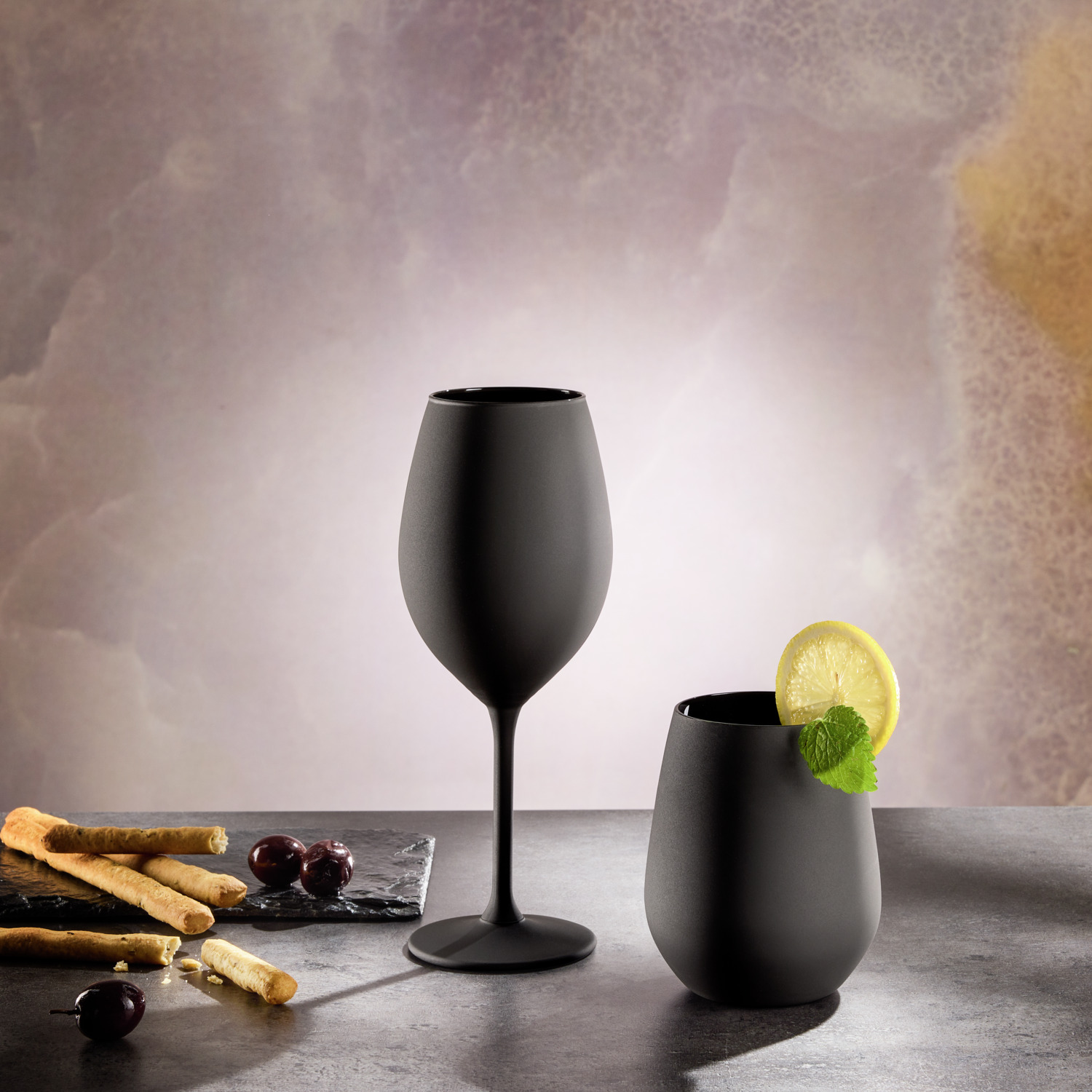 Set de 6 piese Pahare de apa VEGA Elanie, 420ml Sticla de cristal, Finisaj Lacuit Negru, Rezistente la masina de spalat vase, Inaltime 10cm