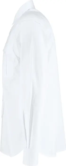 JOBELINE LUSINI Solutions GmbH Men's shirt Marlon long sleeve Herren Hemd Marlon Langarm Men's shirt Marlon long sleeve; Size 41/42; white Herren Hemd Marlon Langarm; Kleidergröße 41/42; weiß 67 % cotton, 33 % polyester. 30°C wash. Modern, long-sleeved men's shirt in a denim shirt look, with a visible button placket, classic shirt collar and sleeve cuffs. With two patch breast pockets and a tapered back yoke. The hem is rounded. Particularly easy-care and easy-iron thanks to the polyester content. Without waist seams. Regular fit. Back length: 80 cm for size 39/40. 67 % Baumwolle, 33 % Polyester. 30°-Wäsche. Modernes, langärmliges Herrenhemd im Jeanshemden-Look, mit sichtbarer Knopfleiste, klassischem Hemdkragen und Ärmelmanschetten. Mit zwei aufgesetzten Brusttaschen und einer spitz zulaufenden Rückenpasse. Der Saum ist gerundet. Dank Polyesteranteil besonders pflege-und bügelleicht. Ohne Taillierungsnähte. Passform Regular Fit. Rückenlänge: 80 cm in Gr. 39/40