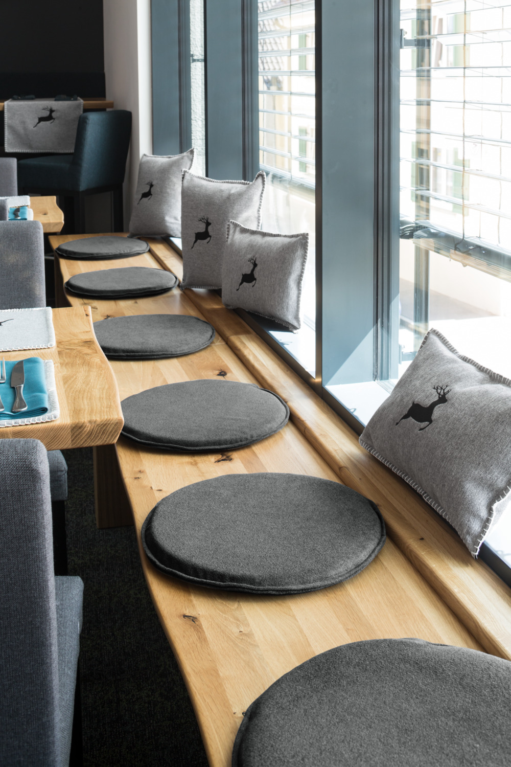 ERWIN M. LUSINI Lia Round Seat Cushion, 40 cm Diameter, Anthracite Felt Look, 100% Polyester, Removable Cover with Zipper, OEKO-TEX Standard 100