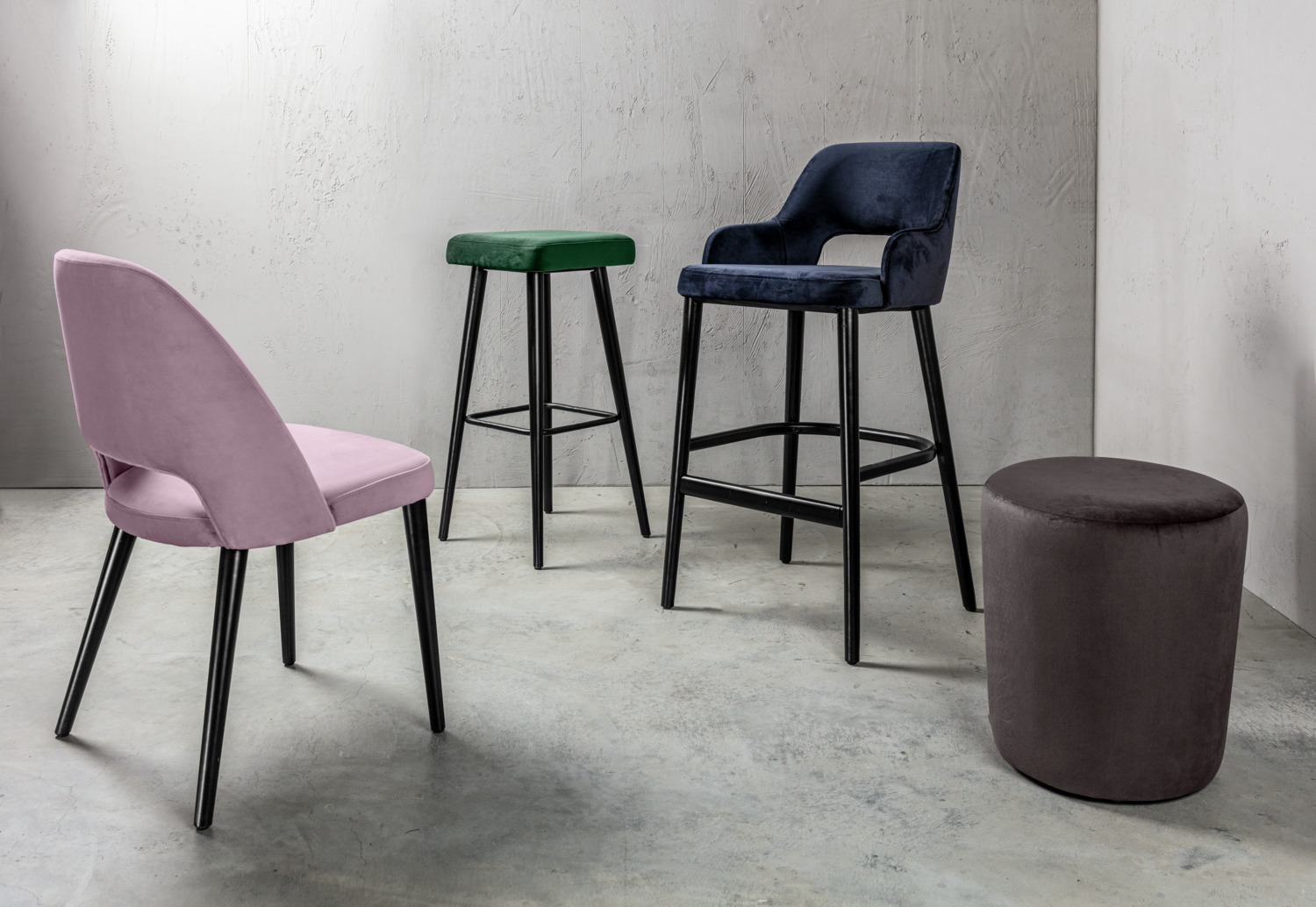 VEGA Tonda Bar Stool, Assembled, Dark-blue Velvet Seat, Black Lacquered Beech Wood Legs, with Armrests and Steel Kick Plate, 53x62x103 cm