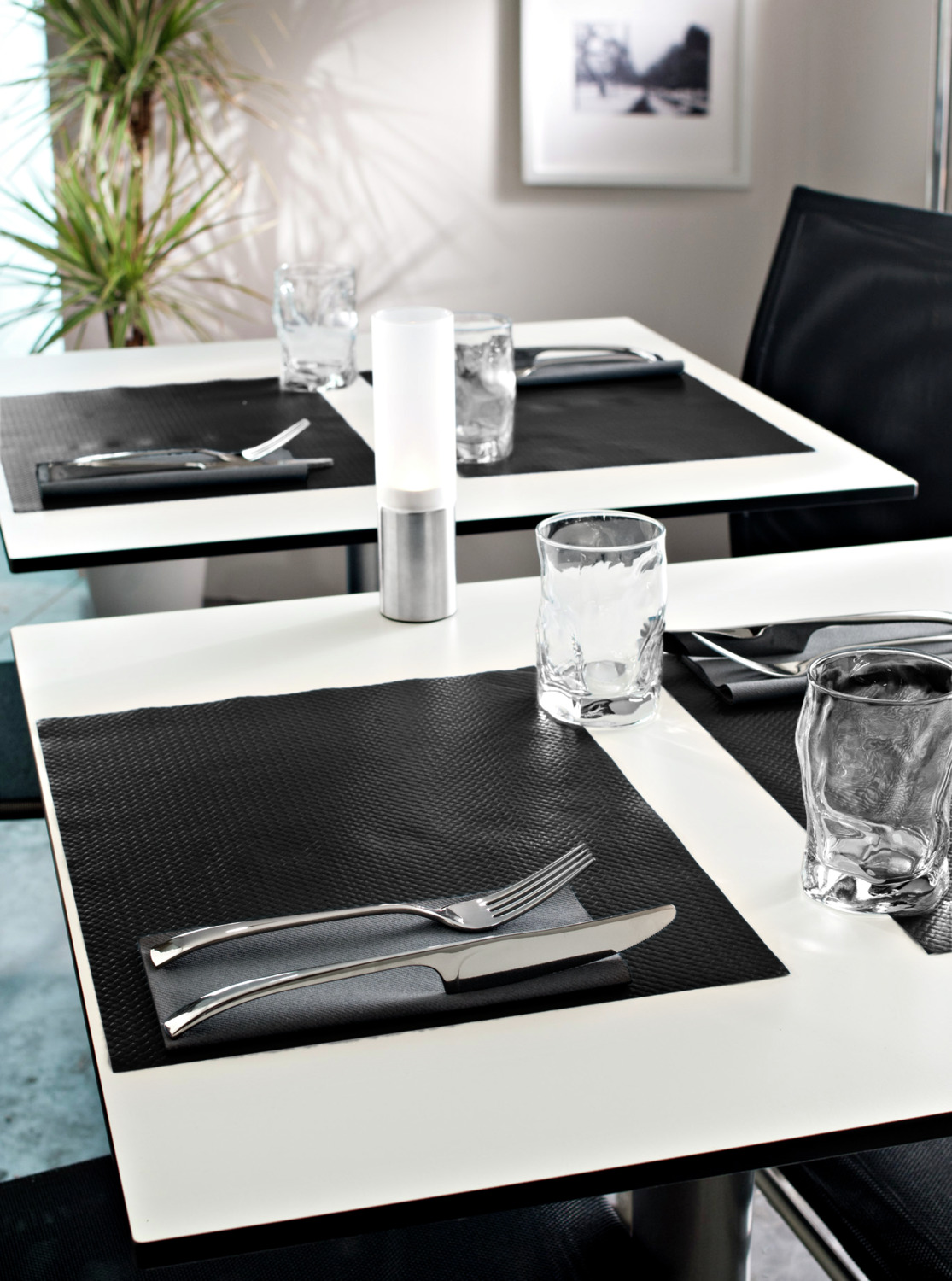 Plase de Masa din Hartie PROnappe Selection, Negre, 30 x 40 cm, Hidrofobe, Rezistente la UV, Structura Fagure, Efect Satinat, Set de 500 Piese