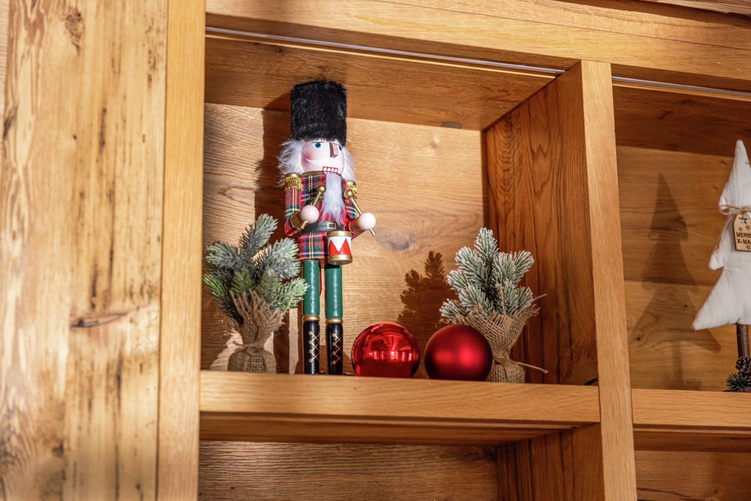 Vega Palita Decorative Wooden Nutcracker Figure, Drummer Design with Drum and Sticks, 38 cm Height, Green Red and Black Colors