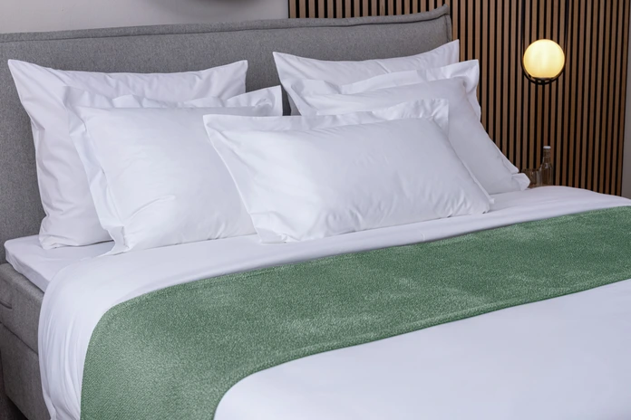 ERWIN M. LUSINI Bora Bora Pillow Cover, 65x65 cm, White, Renforce Weave, 140 TC, Cotton-Polyester Blend, Hotel Closure, OEKO-TEX Standard 100