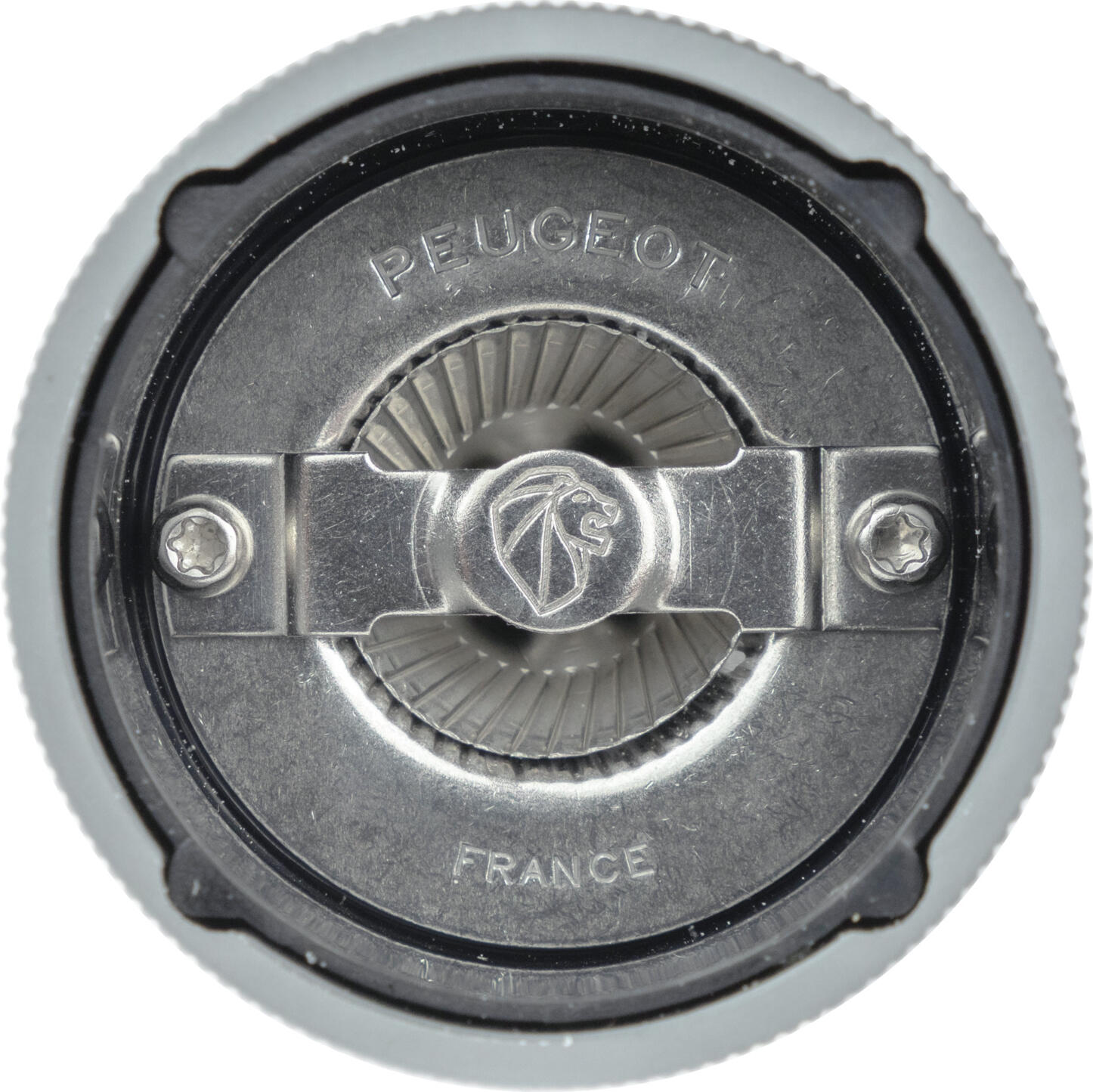 Râșnița de piper Peugeot Line Carbone, 12 cm, corp striat gri/negru, cap din lemn certificat PEFC, fabricată în Franța, cu reglaj grad de măcinare