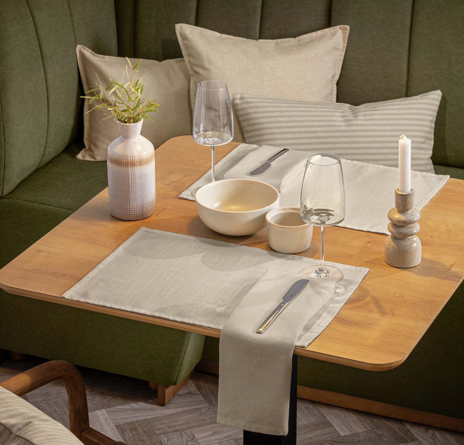 Set de 4 placemate ERWIN M. LUSINI Ledana, Amestec Poliester si In, 30 x 45 cm, Culoare Nisip, Certificare OEKO-TEX Standard 100, Material Texturat Durabil