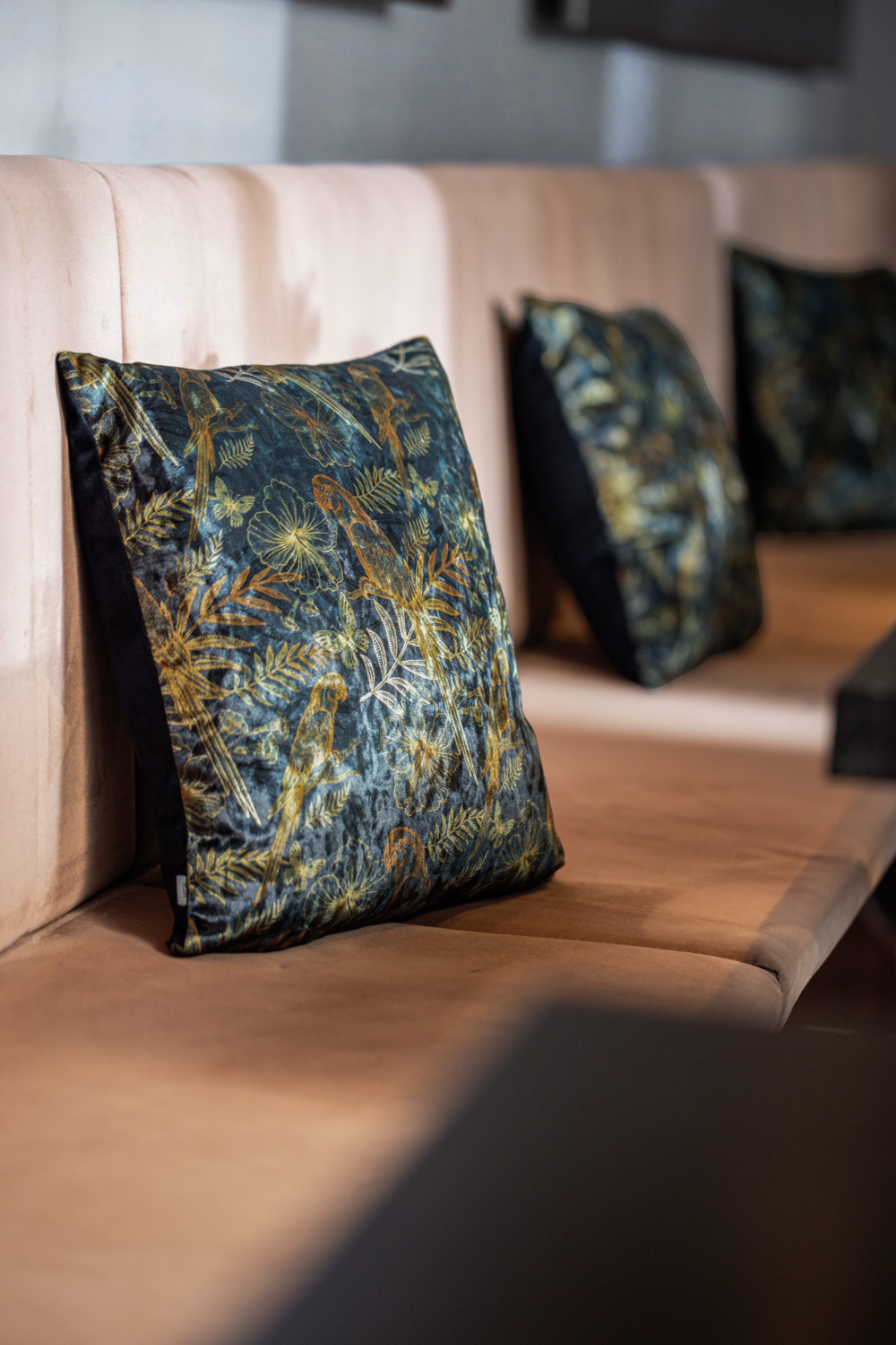 VEGA LUSINI Decorative Velvet Cushion Cover, Blue, 40x40 cm, Square Floral Pattern, 100% Polyester, Zipper Closure, Without Filling