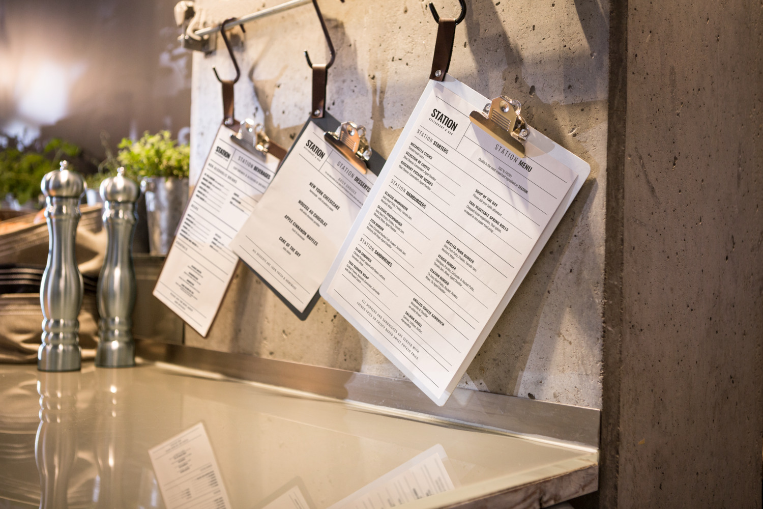 VEGA Colorado Menu Clipboard, Bar Format 14.5 x 32 cm, Anodized Aluminum with Imitation Leather Loop, Scratch-Resistant with Integrated Clip