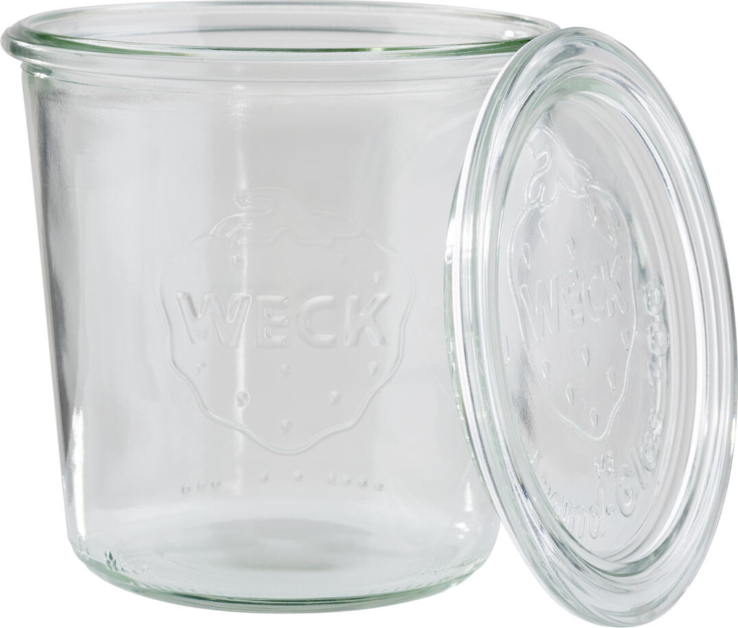 APS Assheuer + Pott GmbH & Co. KG Weck jar with lid, set Ø 11 cm, H: 11 cm Weck-Glas mit Deckel, Set Ø 11 cm, H: 11 cm Weck jar with lid, set Ø 11 cm, H: 11 cm; 580 ml, 11x11 cm (ØxH); transparent Weck-Glas mit Deckel, Set Ø 11 cm, H: 11 cm; 580 ml, 11x11 cm (ØxH); transparent Weck glass jar with lid, set Ø 11 cm, H: 11 cm, 580 ml mould. Set consisting of: 2 jars + 2 lids. Das Weck-Gläser-Set eignet sich ideal zum Servieren, Aufbewahren und Präsentieren von Desserts, Vorspeisen, Salaten, Dips, Aufstrichen oder kleinen Speisen. Die Gläser mit passenden Deckeln unterstützen eine hygienische Bereitstellung und sind vielseitig in Gastronomie, Catering, Buffet, Frühstücksbereich und privater Küche einsetzbar. Durch die klare Glasoptik lassen sich Inhalte ansprechend präsentieren. * Material: Glas * Set mit zwei Gläsern und passenden Deckeln * Für Desserts, Vorspeisen, Salate, Dips und Aufstriche geeignet * Für Buffet, Catering, Frühstücksbereich und Küche einsetzbar * Zur hygienischen Aufbewahrung und Präsentation * Spülmaschinengeeignet