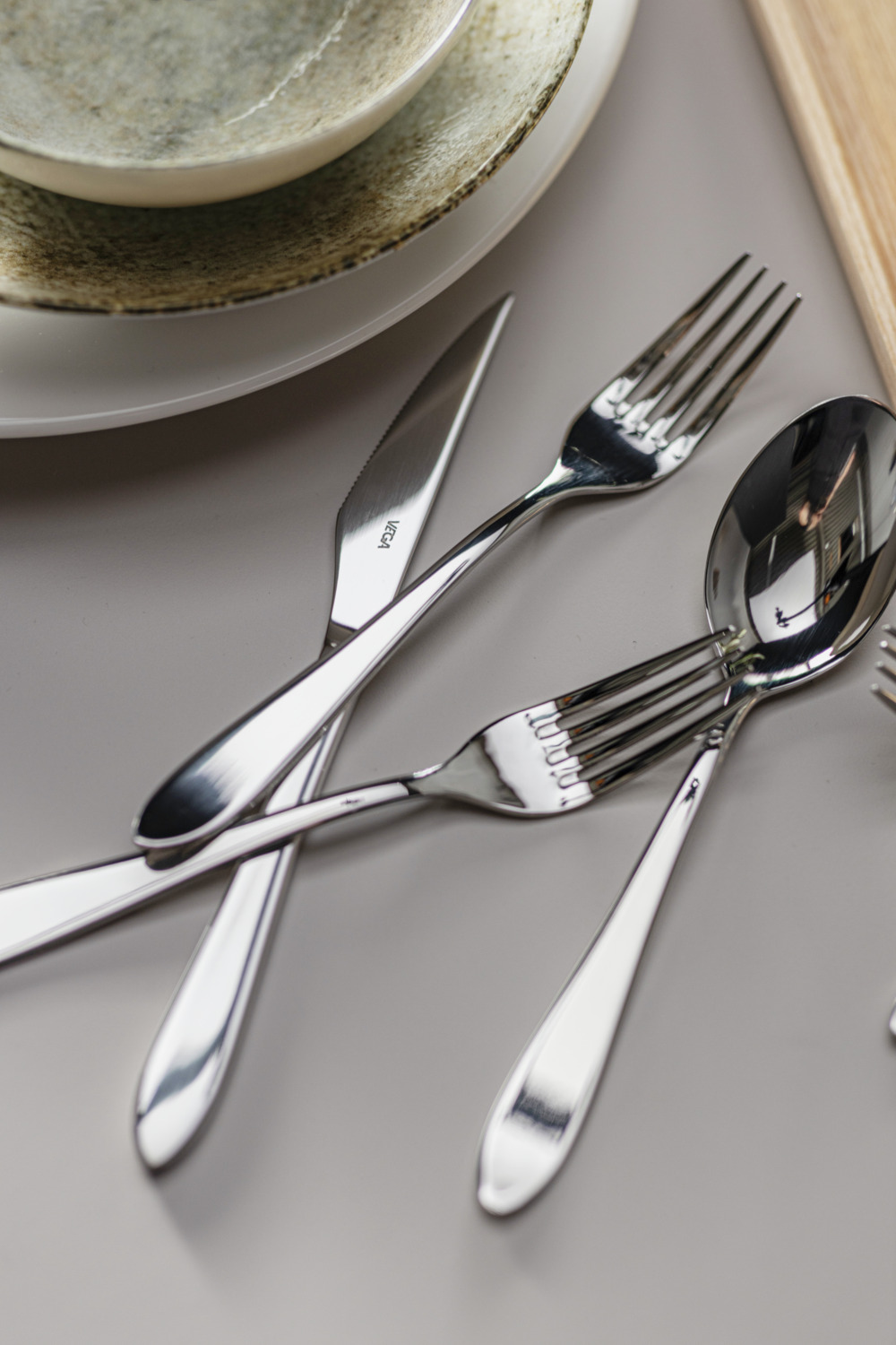 VEGA Salerno Cutlery Set, 30 Pieces for 6 Persons, 18/10 Chrome-Nickel Stainless Steel, Mirror Polished, Dishwasher Safe, Silver