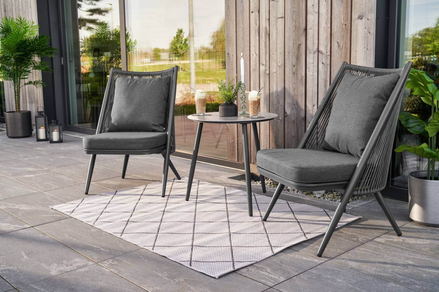 Scaun Lounge Exterior VEGA Isola, Cadru Aluminiu Vopsit Electrostatic, Impletitura din Sfoara de Plastic, Perne Olefin Rezistente la Intemperii Incluse, Demontabile si Lavabile la 30 °C, 65x73x94 cm