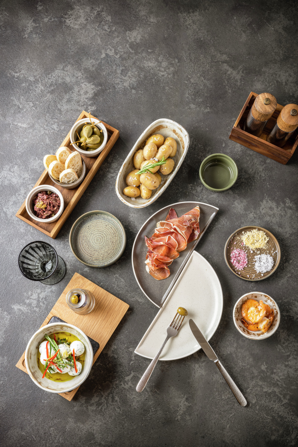 Set de 4 piese Farfurii VEGA Plate Ossori Semi-plate, Gresie Colorata, Bej, 27.5 x 13.5 cm, Compatibile cu Masina de Spalat Vase si Cuptorul cu Microunde