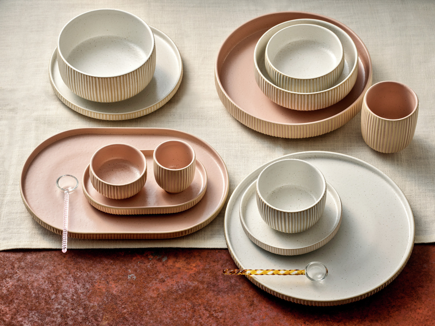 Set de 6 piese Farfurii Plate Playground Nara Relief, Gresie Alba, Diametru 21 cm, Glazură Craquelle, Rezistente la Masina de Spalat Vase