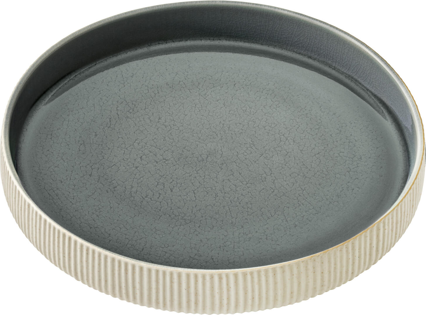 Playground BHS tabletop AG Deep plate Nara Relief Teller tief Nara Relief Deep plate Nara Relief; 1300 ml, 24x4.2 cm (ØxH); grey; round; 6 piece / pack Teller tief Nara Relief; 1300 ml, 24x4.2 cm (ØxH); grau; rund; 6 Stück / Pack Designed for ambitious gastronomy, NARA is an extensive stoneware collection that creates an attractive contrast between smooth inner surfaces and highly textured outer surfaces thanks to its handcrafted finish. The filigree feet are barely visible, giving the products a floating effect. The patina-like Craquelle glazes available in various earthy tones and a matt black, as well as the smooth or reclaimed finish of the outer wall, allow endless combination possibilities for attractive food presentations. Entworfen für die ambitionierte Gastronomie ist NARA eine umfangreiche Steinzeug-Kollektion, welche durch seine handwerkliche Verarbeitung einen reizvollen Kontrast zwischen glatten Innenflächen und stark strukturierten Außenflächen schafft. Die filigranen Standfüße sind kaum zu sehen, dadurch verleihen sie den Produkten einen schwebenden Effekt. Die angebotenen patinaartigen Craquelle-Glasuren in unterschiedlichen Erdtönen und einem mattten Schwarz, sowie die glatte oder rekierfierte Ausführung der Außenwandung ermöglichen unendliche Kombinationsmöglichkeiten für ansprechende Speisenpräsentationen.