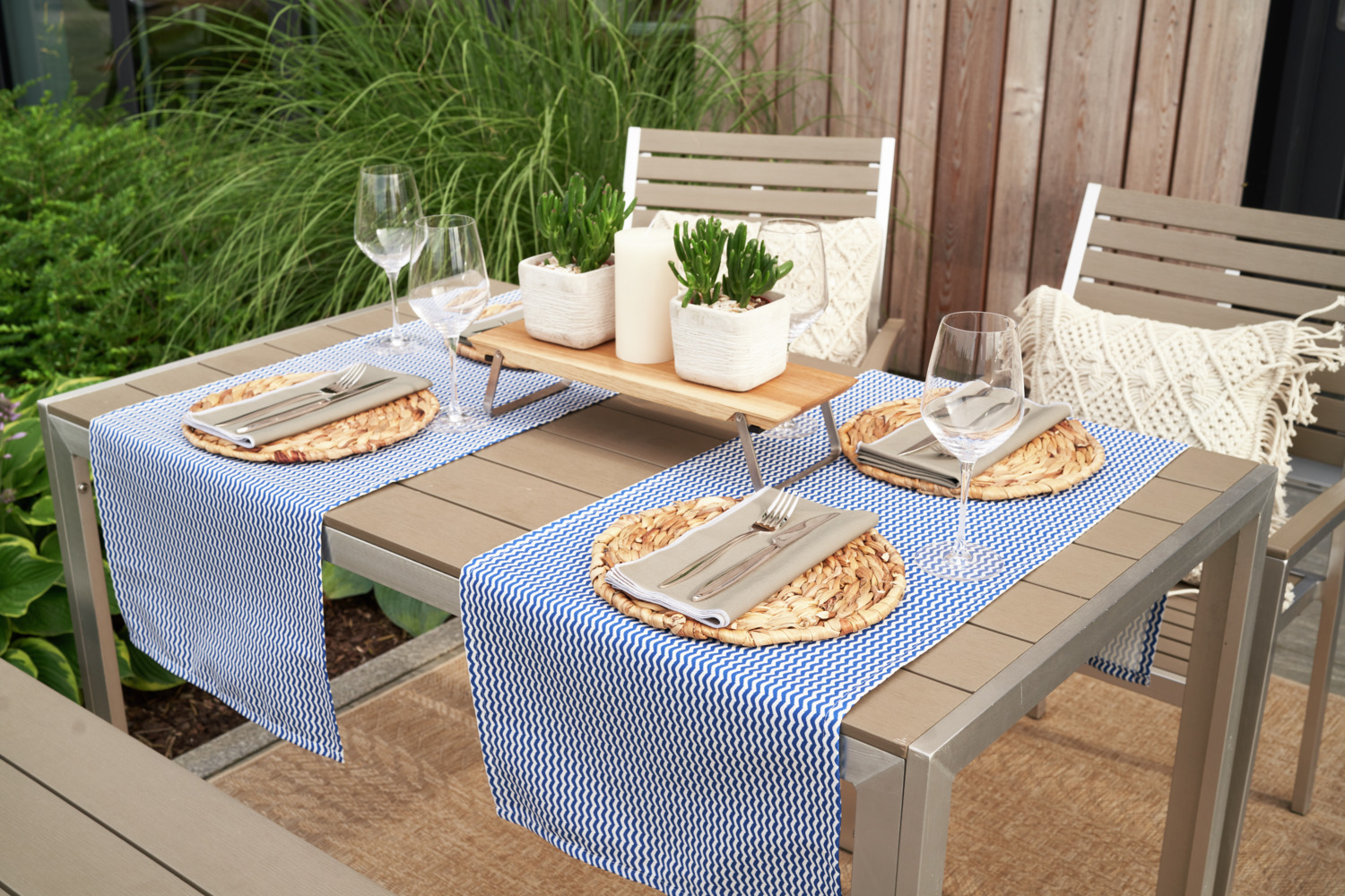 ERWIN M. LUSINI Waves Rectangular Tablecloth, 110 x 140 cm, Blue, 100% Polyacrylic, Outdoor-Ready, Easy-Care, OEKO-TEX Standard 100