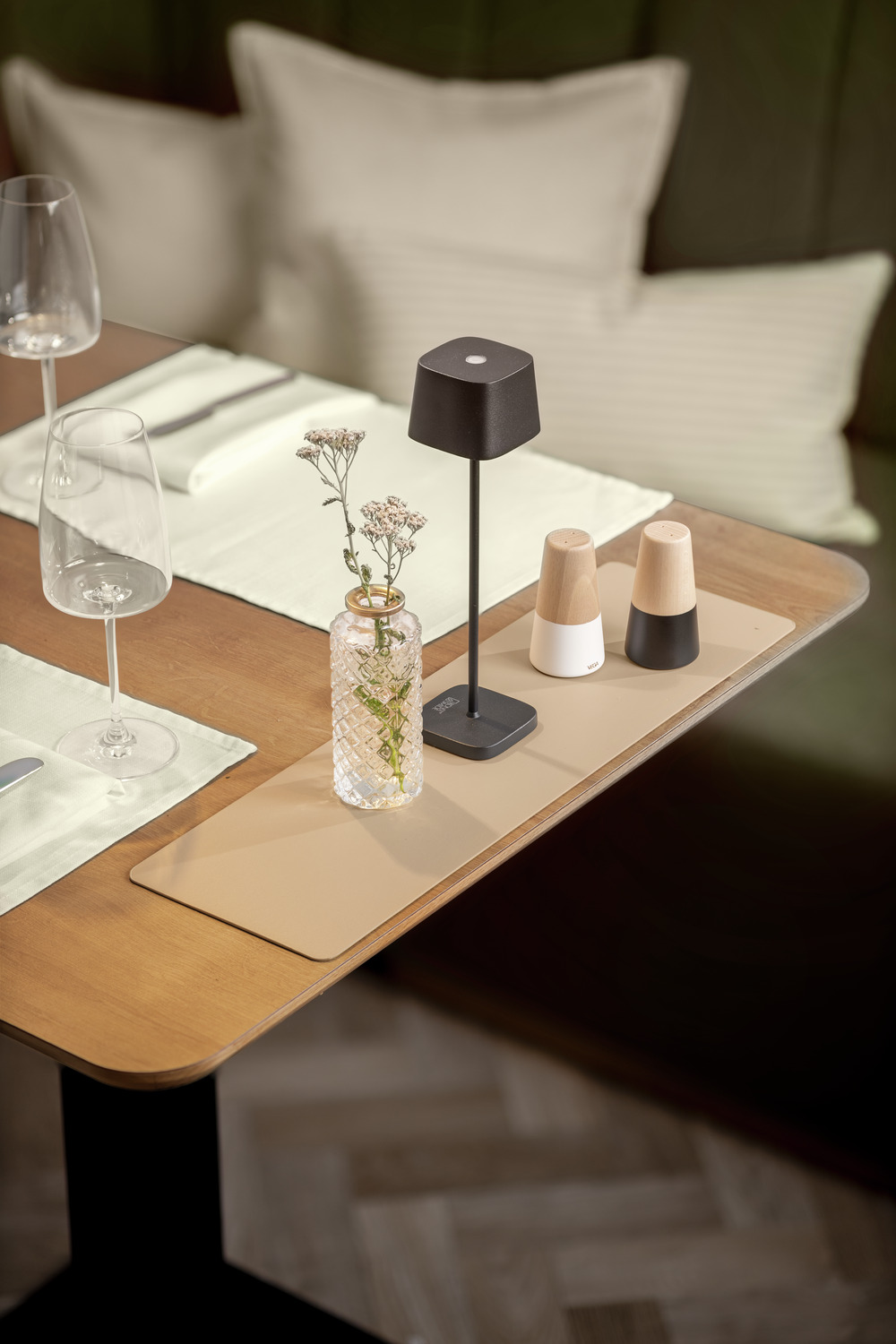 Set de 4 placemate decorative ERWIN M. LUSINI Kaja, 100% PVC, 15 x 50 cm, Bej, Rectangulare, Ușor de Întreținut pentru Interior și Exterior