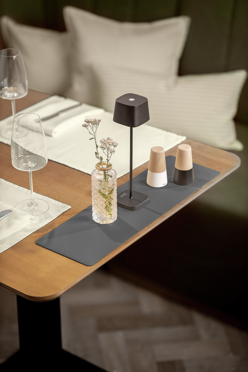 Set de 4 piese placemat LUSINI Kaja decorative dreptunghiulare, 15 x 50 cm, PVC imitație piele, Antracit
