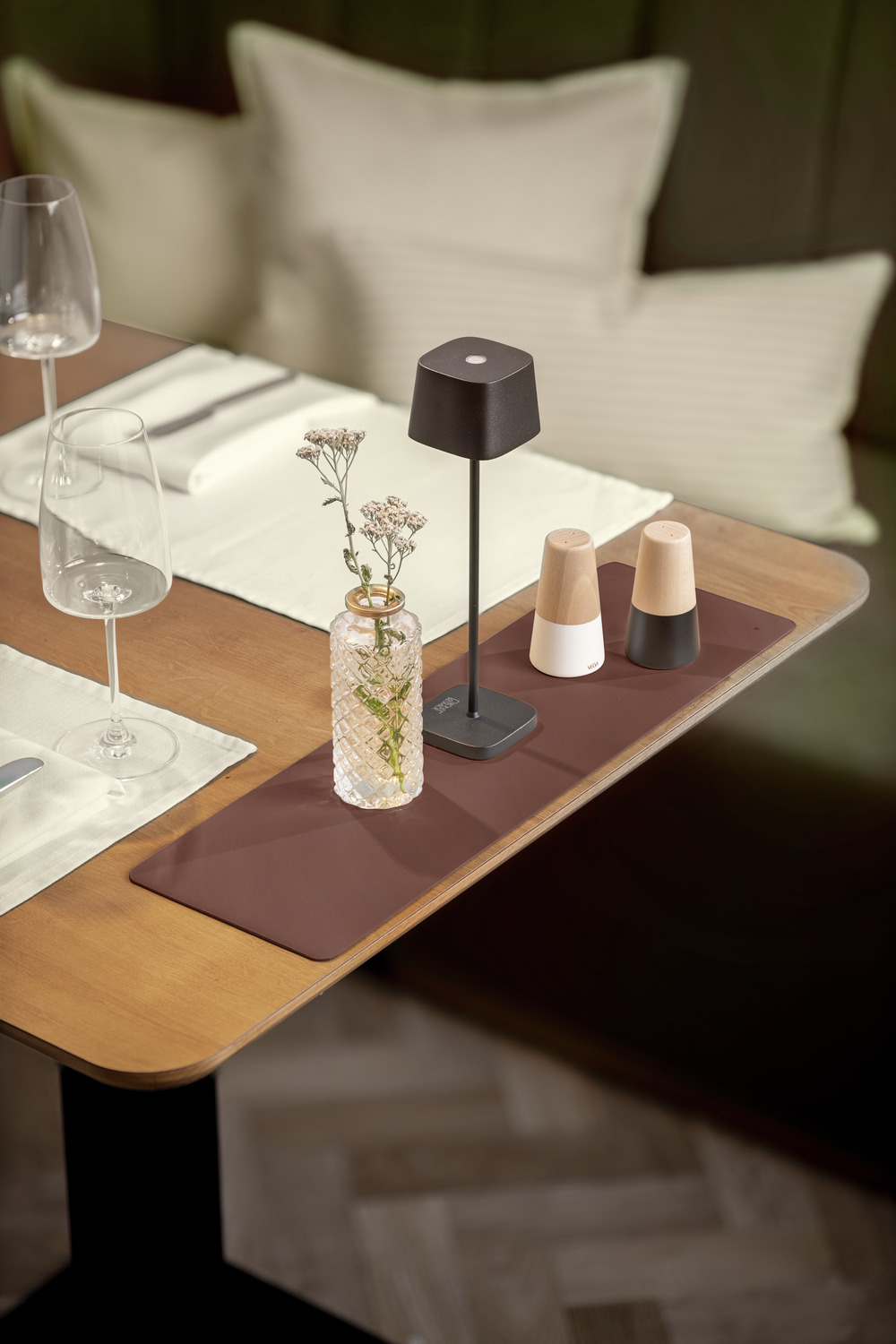 ERWIN M. LUSINI Solutions GmbH Kaja Decorative Placemats, Brown, 100% PVC, 15 x 50 cm, Rectangular, Indoor and Outdoor Use, Set of 4