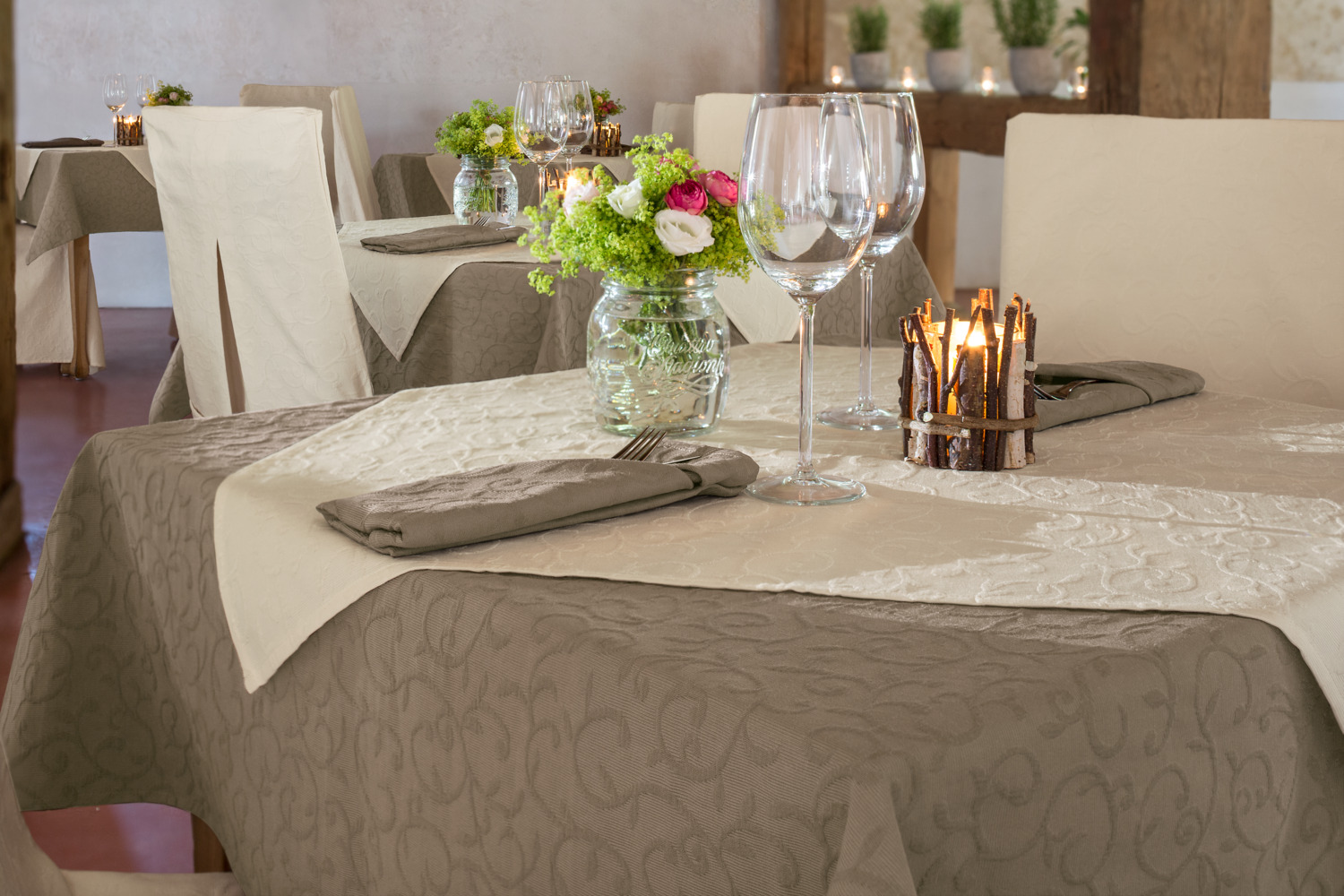Set de 6 Servete Erwin M. Biella, 50x50 cm, Imprimeu Jacquard Floral, Rezistente la Pete, Mix Bumbac-Poliester, Certificare OEKO-TEX