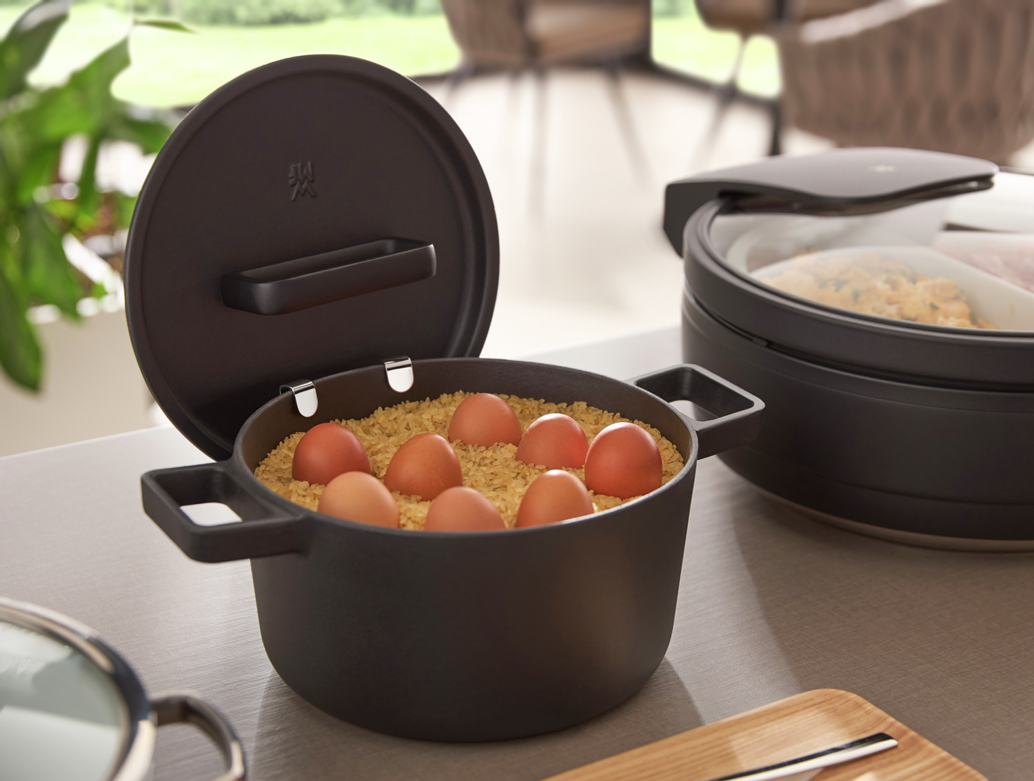 WMF Quadro Egg Pot for Buffet, Enameled Cast Iron, 5200 ml, 24 cm Diameter, Black, Pot with Lid