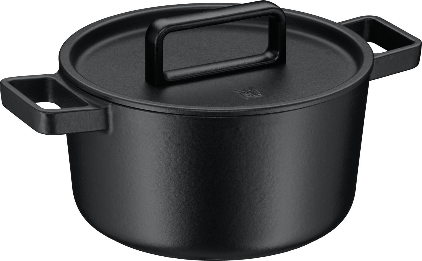 WMF proHeq GmbH Eiertopf Buffet WMF Quadro Eiertopf Buffet WMF Quadro Eiertopf Buffet WMF Quadro; 5200 ml, 24x17.5 cm (ØxH); black Eiertopf Buffet WMF Quadro; 5200 ml, 24x17.5 cm (ØxH); schwarz WMF Quadro bietet das komplette Instrumentarium für die individuelle Buffet-Komposition. Dabei fügt sich eines zum Anderen: Rahmen, Einsätze und Aufsätze. Optiken, Oberflächen und Materialien. Alles harmoniert optisch. Und alles harmoniert funktional – in hochwertiger WMF Verarbeitungsqualität. Ob Frühstücks-, Mittags-, Dessert oder Abendbuffet: WMF Quadro macht den Aufbau besonders leicht. Einzelmodule und Kombinationen sind mit wenigen Handgriffen einsatzbereit und sofort reproduzierbar. Eiertopf Gusseisen, emailliert Ø 24cm für Buffet WMF Quadro, mit Deckel, nicht spülmaschinengeeignet