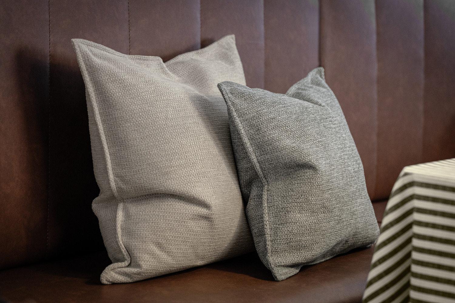 Husa pentru perna ERWIN M. LUSINI Maella, 50 x 50 cm, Gri, Rezistenta la apa, Fara calcate, Fermoar, OEKO-TEX Standard 100, Calitate Hotel si Spa
