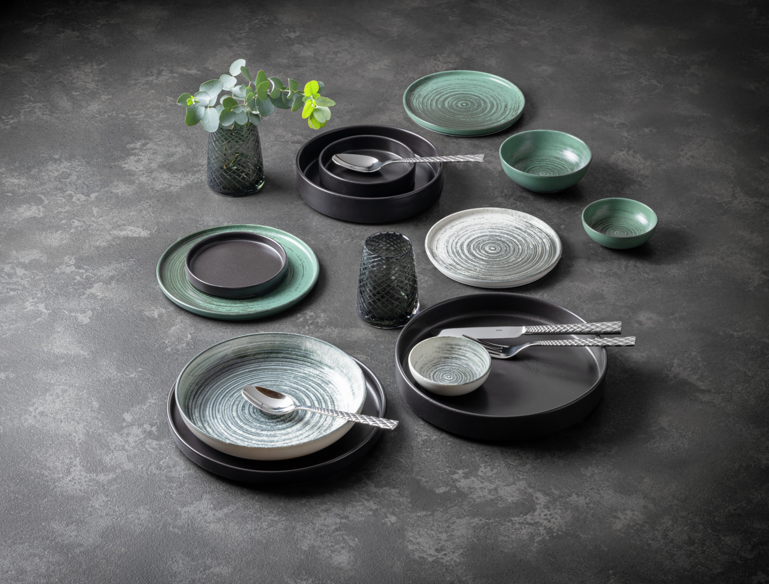 VEGA Etana Porcelain Flat Plate Set of 6, 21 cm Round Matte White/Anthracite Dish, Concentric Circular Pattern, Microwave and Dishwasher Safe