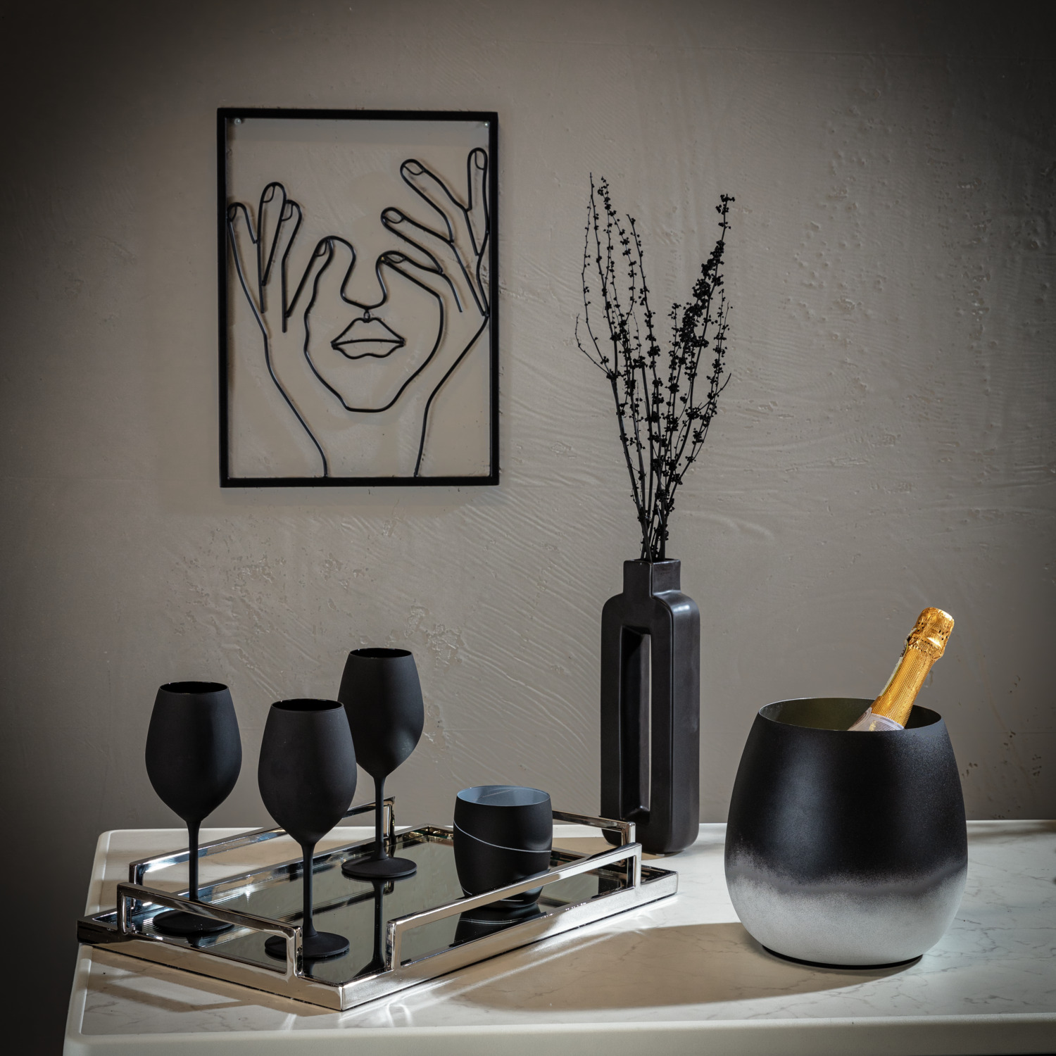 LUSINI Solutions GmbH Soraya Porcelain Vase, Modern Rectangular Waterproof Vase with Central Cutout, Black, 29.3 cm