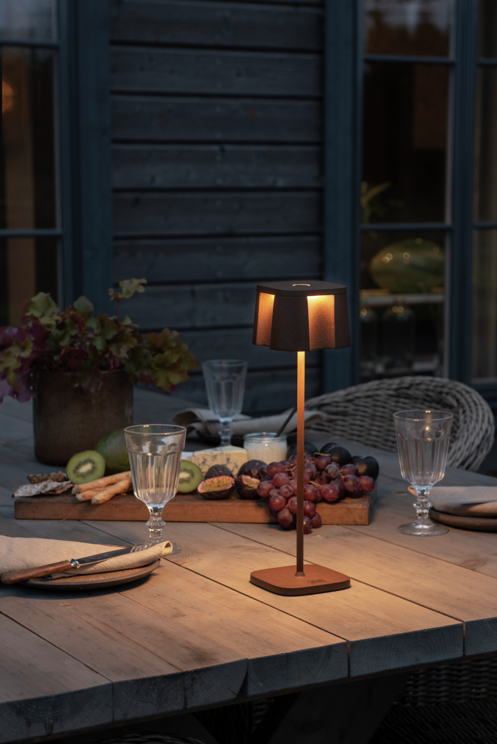 Konstsmide Nice LED Table Lamp, Russet Lacquered Aluminium, 10x36 cm, IP54 Waterproof, Dimmable, Rechargeable Battery, with Charging Station and USB-C Cable