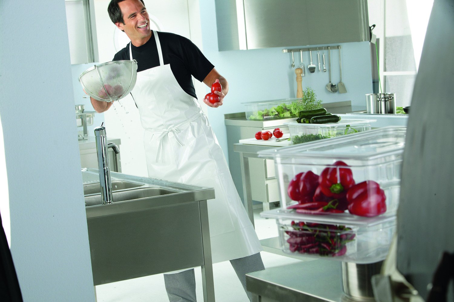 Pulsiva Peter Bib Apron, 100% Cotton Twill, 110 x 80 cm, White, Washable at 95°C, Chlorine Resistant, OEKO-TEX Standard 100 Certified