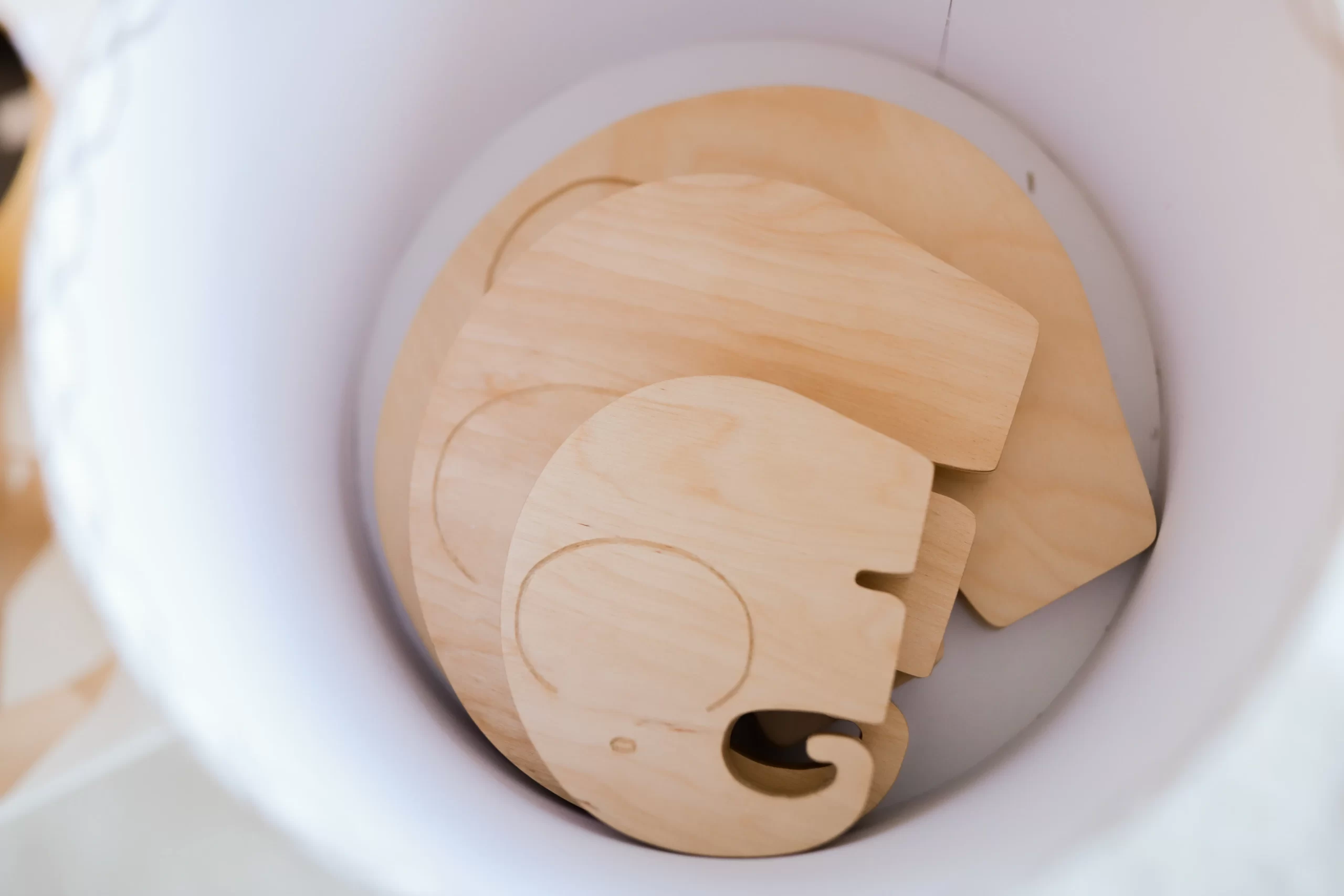 TimberKids Set de 5 buc Jucării Elefanți, Lemn MDF și Placaj, Vopsea Eco pe Bază de Apă, Set Familie în Dimensiuni Gradate