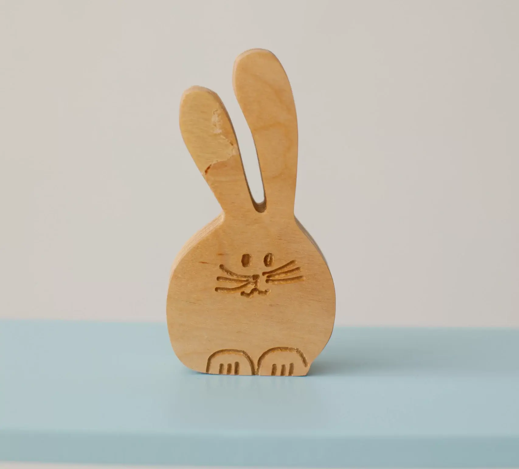 Set de 5 piese Iepurași din Lemn Natural, Figurine în Dimensiuni Gradate cu Detalii Gravate pentru Copii și Decor