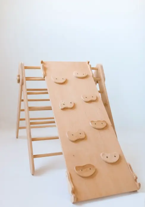 Set de 2 piese Triunghi Pikler TimberKids cu Tobogan Reversibil si Perete de Escaladare, Gimnastică din Lemn pentru Copii, Interior si Exterior