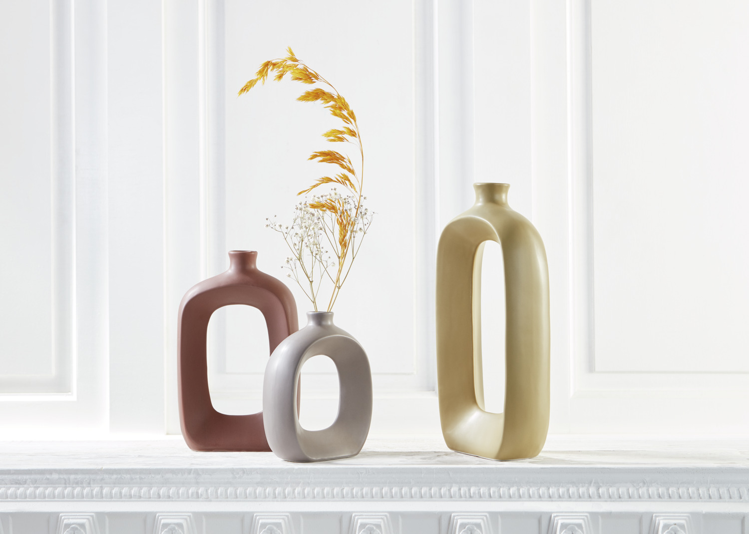 VEGA Esila Multicolor Ceramic Decorative Vase, Modern Hollow Donut Shape, Waterproof and Dishwasher Safe, for Dried Flowers or Home Decor