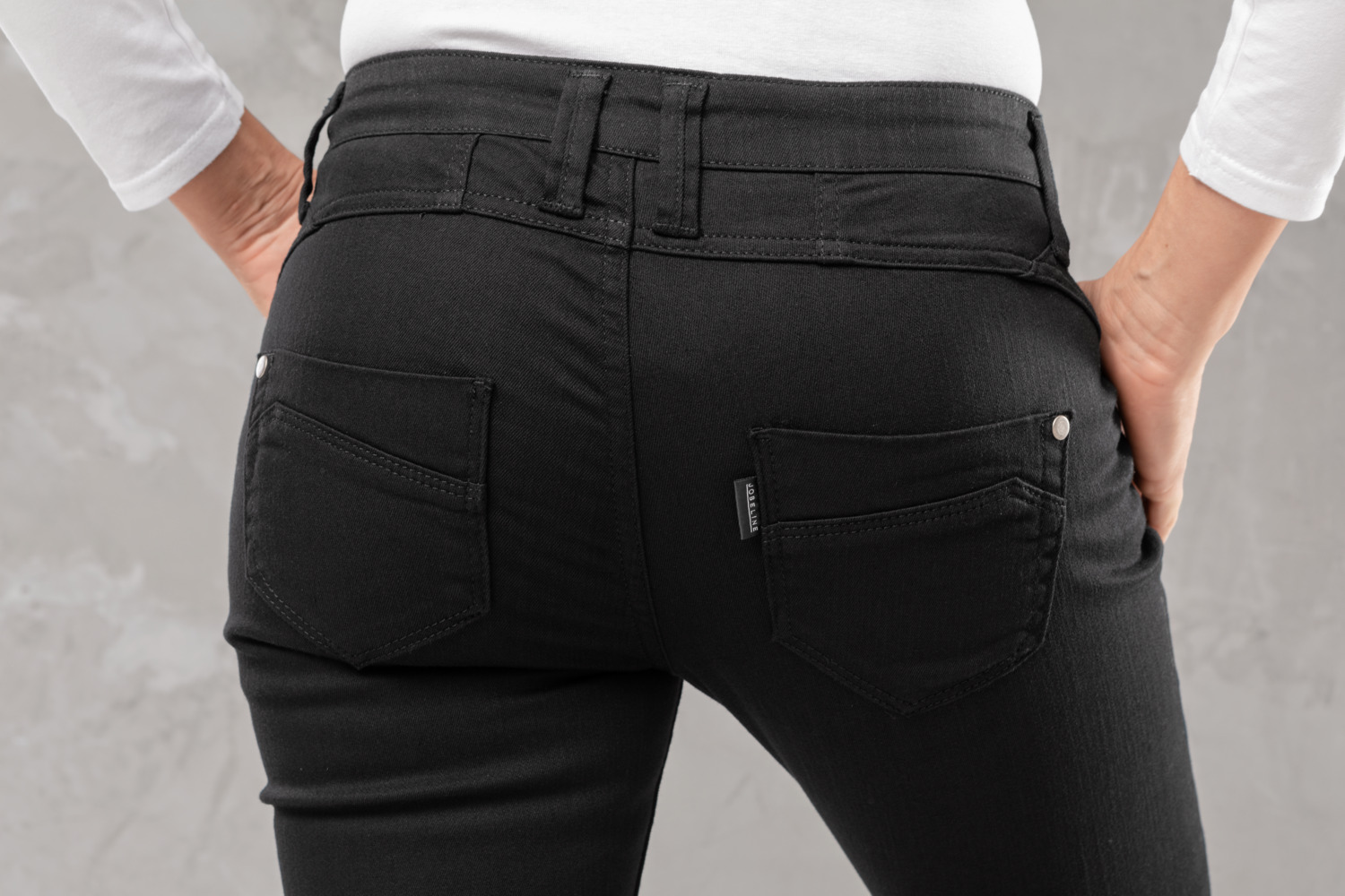 Blugi Jobeline Dover pentru femei, croiala skinny, 97% bumbac 3% spandex, negru, buzunare cu nituri, lungime interior 78 cm