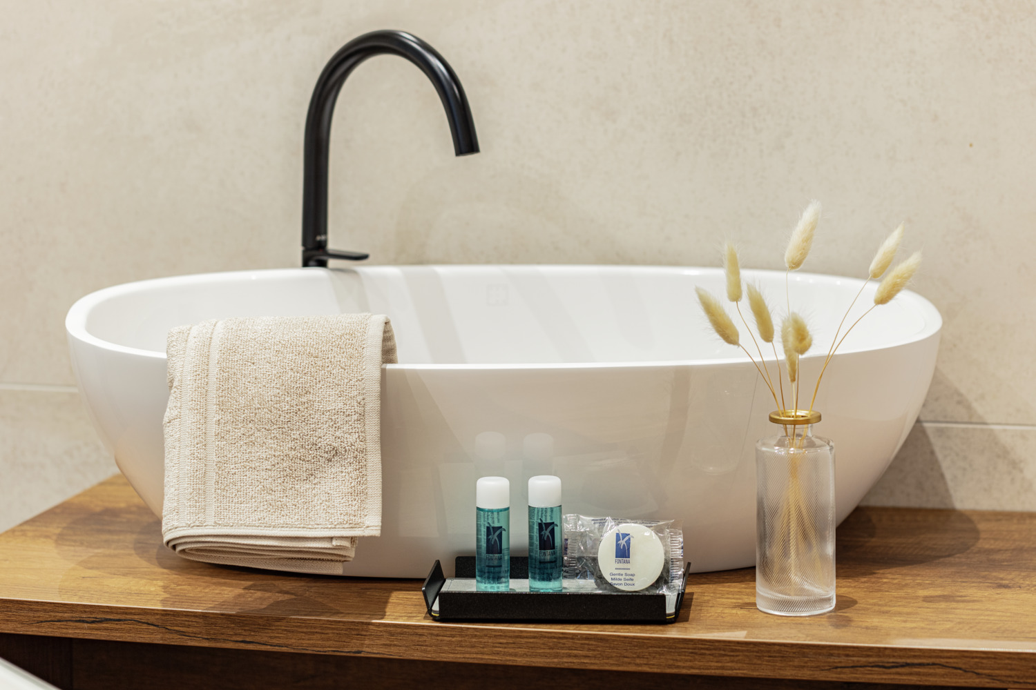 Sapun de Hotel V-Touch Fontana, Aroma de Citrice, Flori si Muscat, 15g per Bucata, Set de 480 Piese, Ambalate Individual, Alb