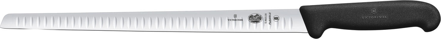 Victorinox Victorinox AG Salmon knife Fibrox Kullen Lachsmesser Fibrox Kullen Salmon knife Fibrox Kullen; Blade length 30 cm, 44 cm (L); silver/black Lachsmesser Fibrox Kullen; Klingenlänge 30 cm, 44 cm (L); silber/schwarz From professionals for professionals Non-slip handles guarantee safe working Particularly high edge retention for a long service life Outstanding sharpness and maximum stability The Fibrox collection was developed for professional chefs, but is also popular with amateur chefs due to its optimum performance and precise cuts. The non-slip, ergonomic handles sit comfortably in the hand and are easy on the wrist. This makes cooking and cutting fun! Extra-sharp stainless steel blades glide through even the thickest cuts of meat and sophisticated special knives handle a variety of kitchen tasks - from filleting fish to glazing cakes. Material handle: Thermoplastic elastomers (TPE) combine the easy processing of thermoplastics with the advantages of elastomers. They are extremely flexible even at high temperatures, very robust and have high impact and notch resistance even at low temperatures. TPE materials can withstand temperatures of up to 110°C. Von Profis für Profis Rutschfeste Griffe garantieren sicheres Arbeiten Besonders hohe Schnitthaltigkeit für eine lange Lebensdauer Hervorragende Schärfe und maximale Stabilität Die Fibrox Kollektion wurde für Profiköche entwickelt, ist aber auch bei Hobbyköchen aufgrund ihrer optimalen Performance und präzisen Schnitte beliebt. Die rutschfesten, ergonomischen Griffe liegen gut in der Hand und schonen das Handgelenk. So machen Kochen und Schneiden Spaß! Extra scharfe Klingen aus rostfreiem Stahl gleiten selbst durch die dicksten Fleischstücke und ausgereifte Spezialmesser erledigen verschiedene Küchenaufgaben – vom Filetieren von Fisch bis zum Glasieren von Torten. Material Griff: Thermoplastische Elastomere (TPE) kombinieren die einfache Verarbeitung von Thermokunststoffen mit den Vorteilen von Elastomeren. Sie sind auch bei hohen Temperaturen extrem flexibel, sehr robust und besitzen sogar bei niedrigen Temperaturen eine hohe Schlag- und Kerbschlagfestigkeit. TPE-Materialien halten Temperaturen von bis zu 110 °C stand.