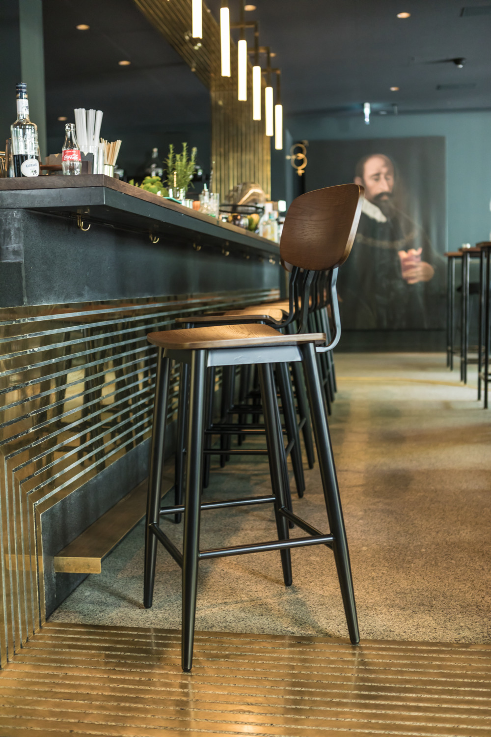 Set de 2 scaune de bar VEGA Scola, scaun din placaj de frasin si baza din otel lakerat maro antique, design industrial vintage, inaltime 115 cm, sarcina 160 kg