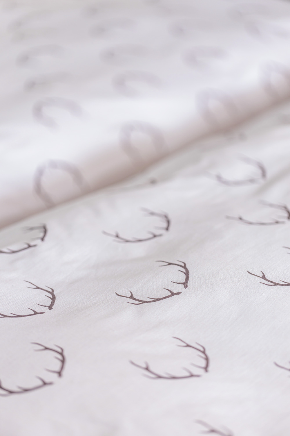 ERWIN M. Enns Duvet Cover, 100% Cotton Percale, 155 x 220 cm, Printed Antler Design, Beige/Dark-Brown, Zipper Closure