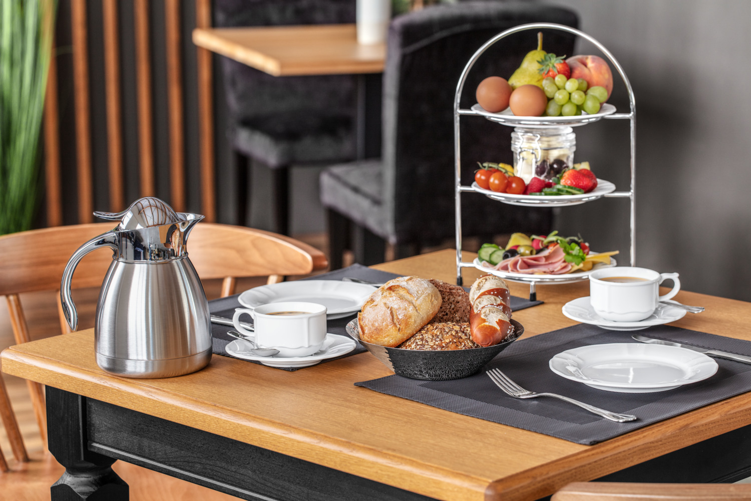 ERWIN M. Puris Placemat, Atlas Weave Design, Dark Grey, PVC and Polyester, 33 x 45 cm, Damp Wipeable, Indoor and Outdoor Use
