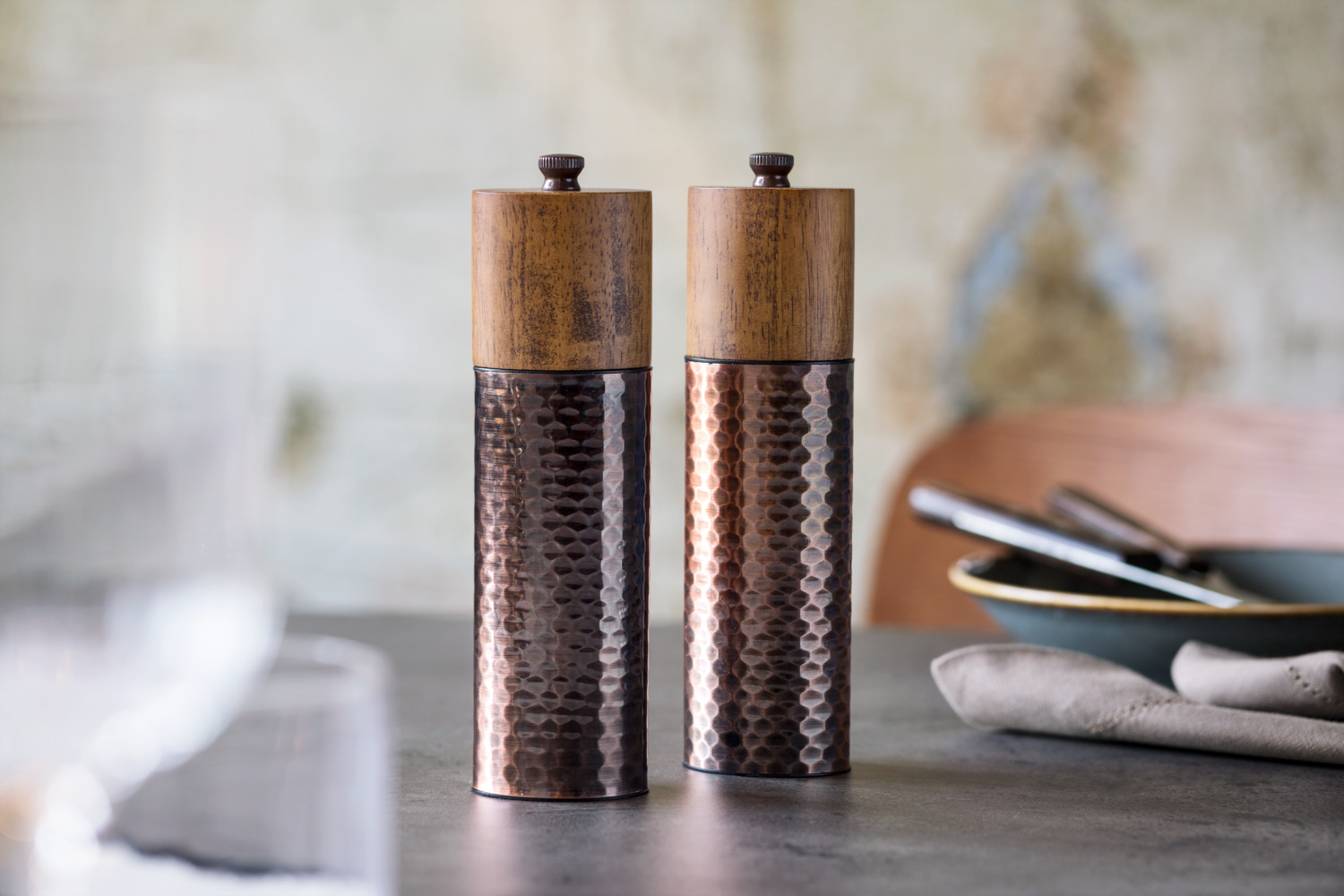 VEGA Koba Salt Mill, Hammered Copper Body, Real Wood Rotating Element, Ceramic Grinding Mechanism, 5.5 x 19.4 cm