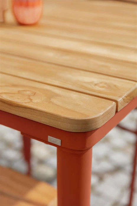 Masa exterioara catering VEGA Zolia, blat patrat din lemn de teak, cadru aluminiu, 80x80x76 cm, rezistenta la intemperii si UV, certificare FSC