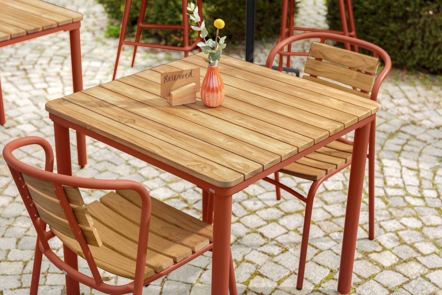 Masa exterioara catering VEGA Zolia, blat patrat din lemn de teak, cadru aluminiu, 80x80x76 cm, rezistenta la intemperii si UV, certificare FSC