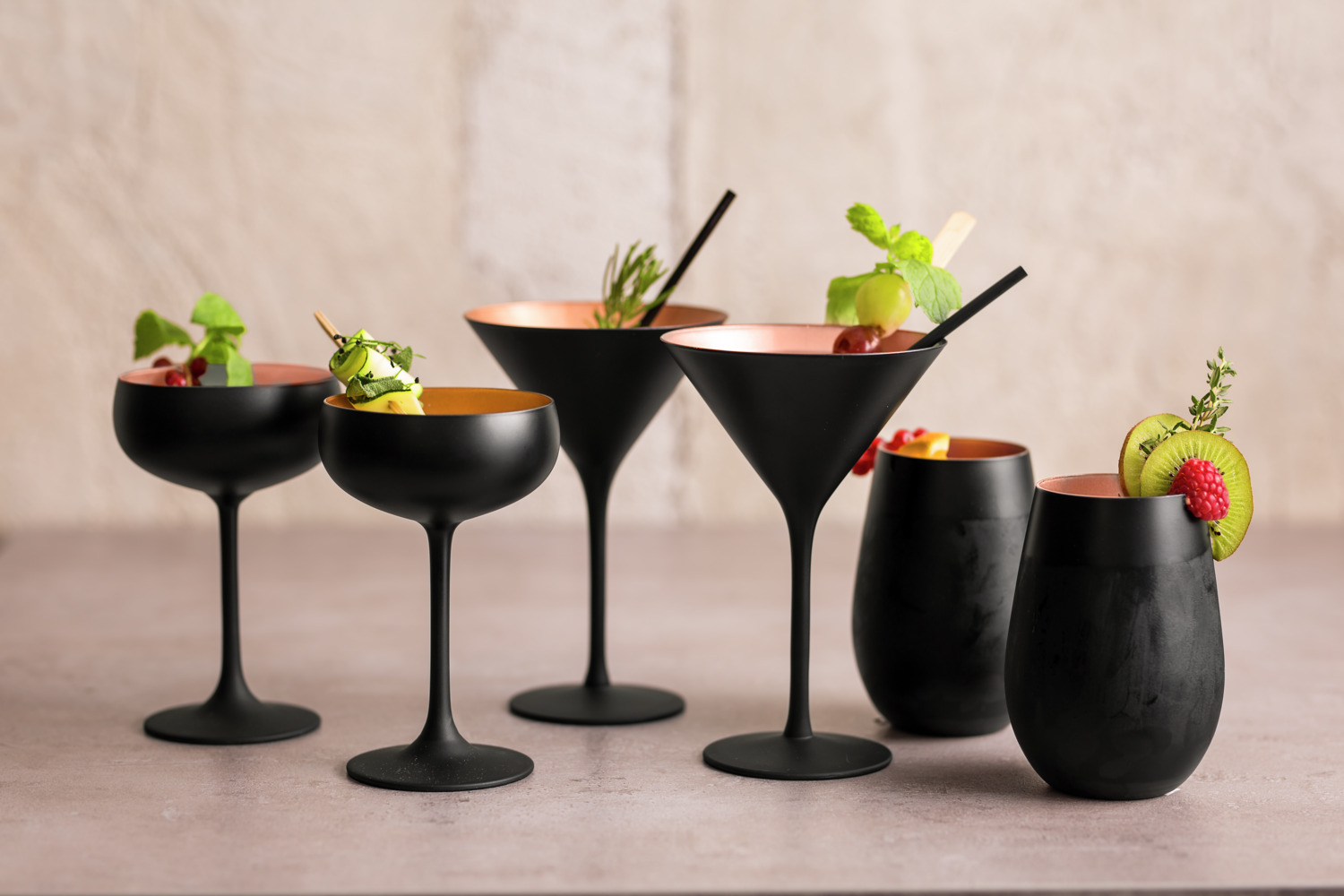 VEGA Joleen Water Drinking Glasses, 220ml Lacquered Crystal Glass, Black Exterior with Copper Interior, 151mm Height, 90mm Diameter, Dishwasher Safe