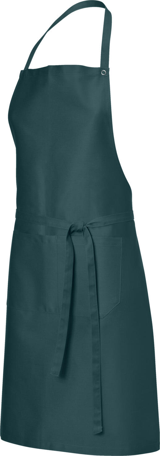 JOBELINE LUSINI Solutions GmbH Bib apron Nando 88x100 cm (LxW) Latzschürze Nando 88x100 cm (LxB) Bib apron Nando 88x100 cm (LxW); 88x100 cm (LxW); petrol green Latzschürze Nando 88x100 cm (LxB); 88x100 cm (LxB); petrolgrün 65 % polyester, 35 % cotton. 200 g/m². 60 °C wash. High-quality bib apron with two-section front pocket and two pen pockets made of smooth, easy-care blended fabric. The neckband is adjustable in length by means of snap buttons. Waist with tie straps. Pocket dimensions: 2 pockets each 21x15 cm and 2 pen pockets each 21x3.5 cm (LxW). 65 % Polyester, 35 % Baumwolle. 200 g/m². 60°-Wäsche. Hochwertige Latzschürze mit zweigeteilter Vordertasche und zwei Stifttaschen aus glattem, pflegeleichtem Mischgewebe. Das Nackenband ist mittels Druckknöpfe längenverstellbar. Taille mit Bindebändern. Taschenmaße: 2 Taschen je 21x15 cm und 2 Stifttaschen je 21x3,5 cm (LxB)